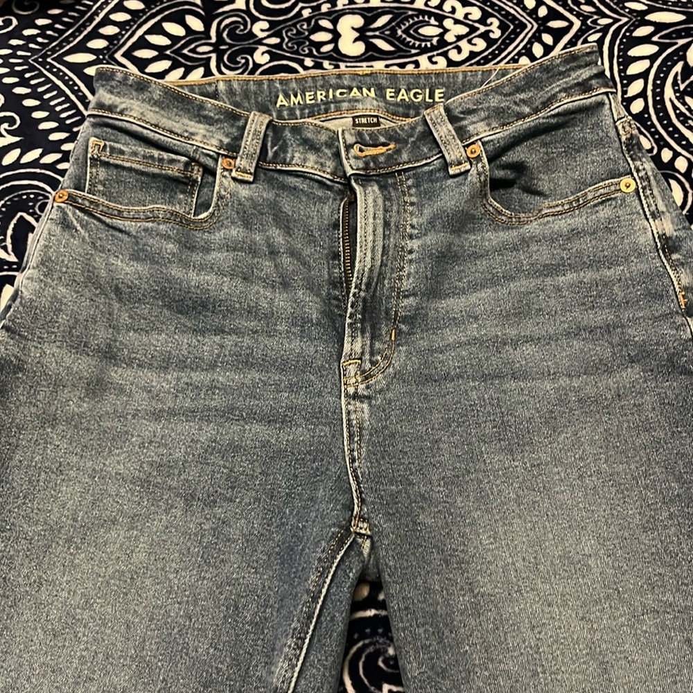 AE mom jeans size 6 regular